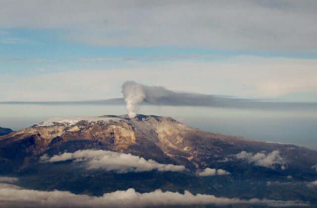 El volcán Nevado del Ruiz de Colombia registra un incremento de actividad sísmica
