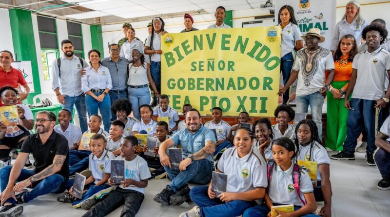 Gobernación de Risaralda entrega 600 kits escolares en Pueblo Rico y anuncia distribución de 33 mil en todo el departamento