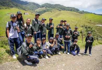 Semillero Ambiental forma a niños y jóvenes en Pueblo Rico como expertos en observación de aves