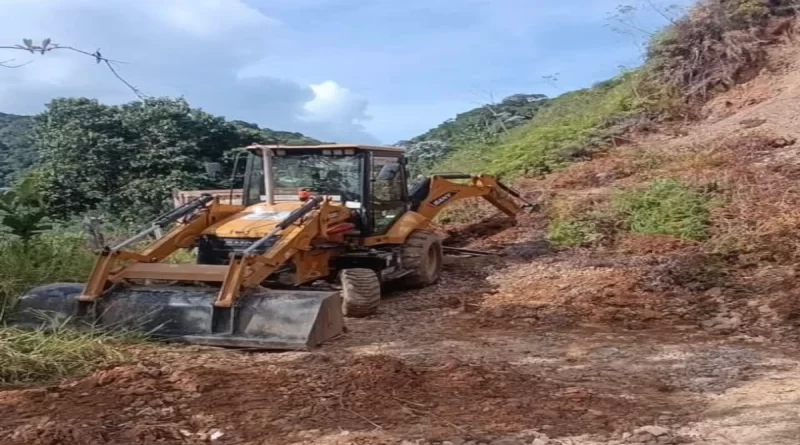 Gobernación de Risaralda habilita tres nuevos frentes de maquinaria para recuperar vías rurales ante la próxima cosecha cafetera