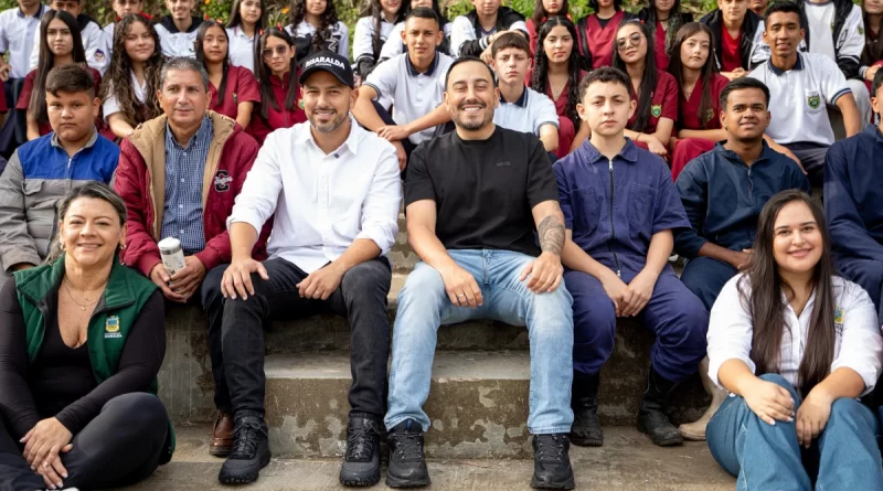 Más de 20.000 estudiantes regresan a clases presenciales tras habilitación de sedes