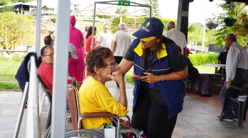 Mantienen atención integral de adultos mayores