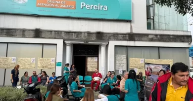 Los trabajadores de Asmet Salud en Risaralda participaron en un plantón para hacer un llamado al Gobierno Nacional
