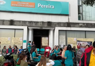 Los trabajadores de Asmet Salud en Risaralda participaron en un plantón para hacer un llamado al Gobierno Nacional