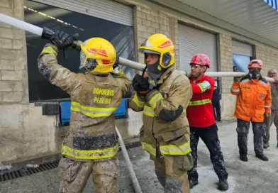 Los Bomberos Oficiales de Pereira vienen realizando plantones para exigir garantías laborales