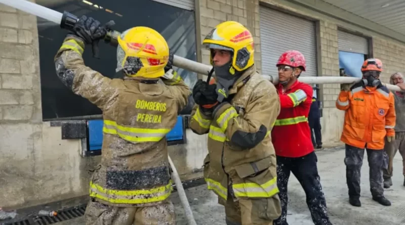 Los Bomberos Oficiales de Pereira vienen realizando plantones para exigir garantías laborales