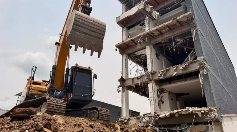 Avanzan demoliciones en Dosquebradas
